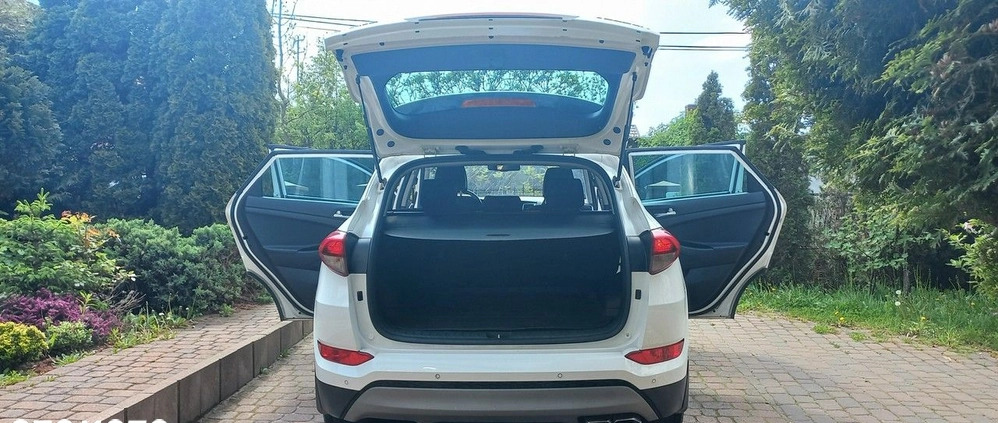Hyundai Tucson cena 48700 przebieg: 235000, rok produkcji 2016 z Piława Górna małe 781